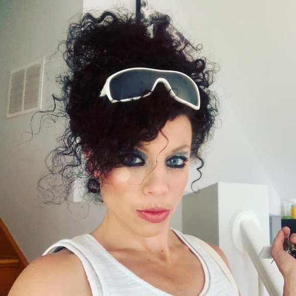 Meet your Posher, Laura - Picture 3 of 9